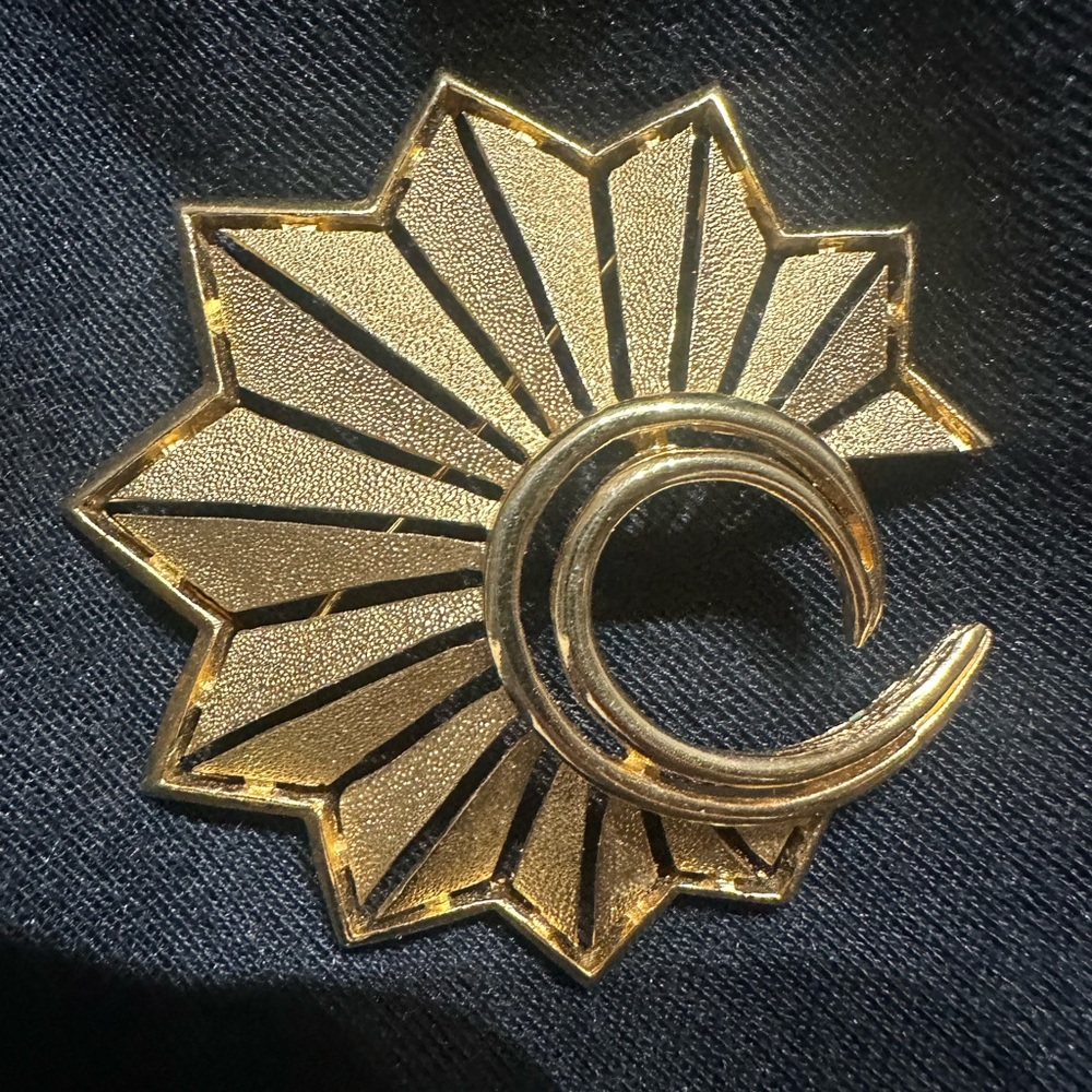 Gold Starburst Brooch